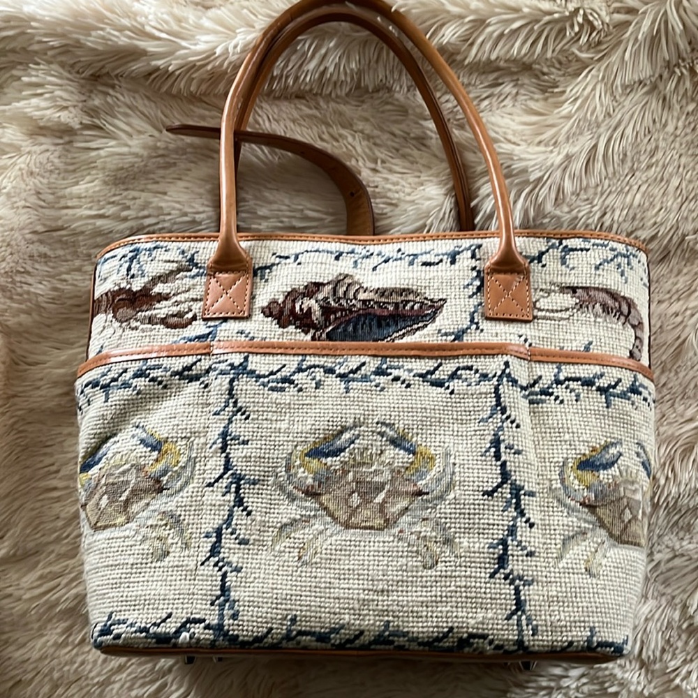 Fabulous embroidered bag with leather handles